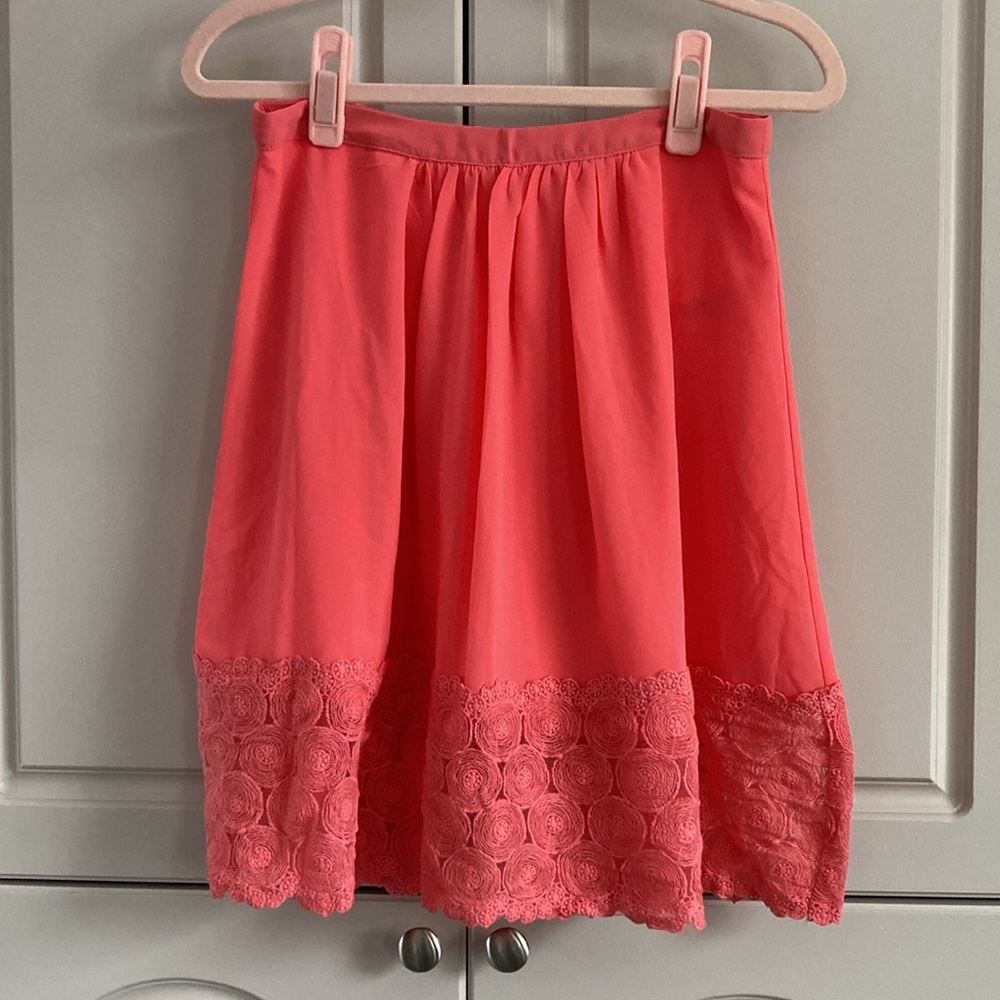 NWOT Forever 21 Salmon Knee Length Skirt with Crochet Hem Detailing XS